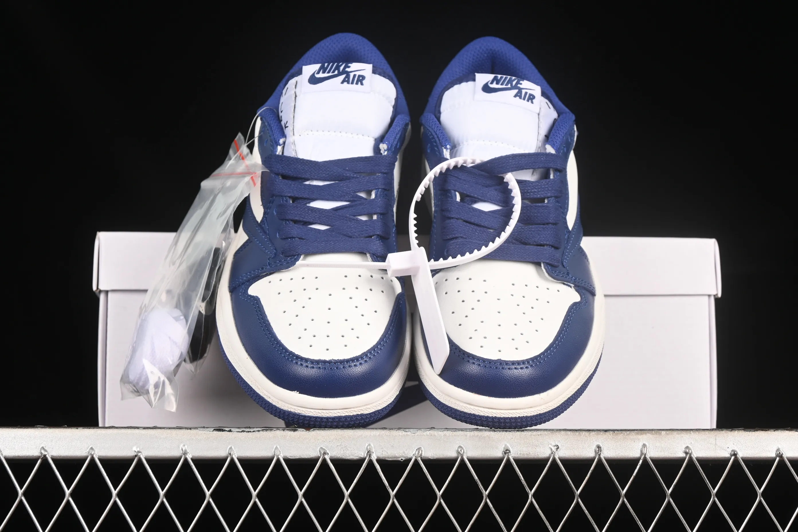 All categories Air Jordan Jordan series basketball shoes Air Jordan 1 Low Travis Scott x Air Jordan 1 Low OG AJ1 Joe 1 undercut low top DM7890-101